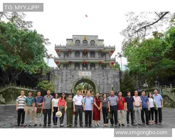 越南足球明星举牌引发热议展现体育精神与文化交流